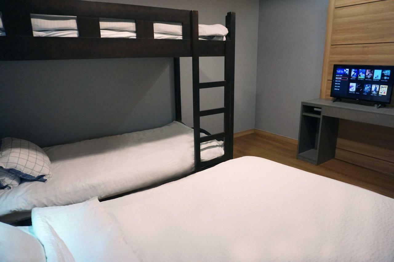 J-Honor Guesthouse Сеул Экстерьер фото